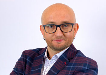 „Podpowiadamy naszym klientom, że mają możliwość bycia tzw. zdalnym Mikołajem” – mówi Łukasz Kierus, TaniaKsiążka.pl