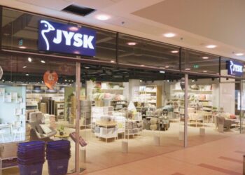 JYSK przekazuje maty wycofane ze sprzedaży bezdomnym oraz schroniskom dla zwierząt