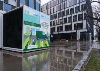 Filtr Żabki oczyści ze smogu powietrze, które wypełniłoby… 9 brył Stadionu Narodowego!