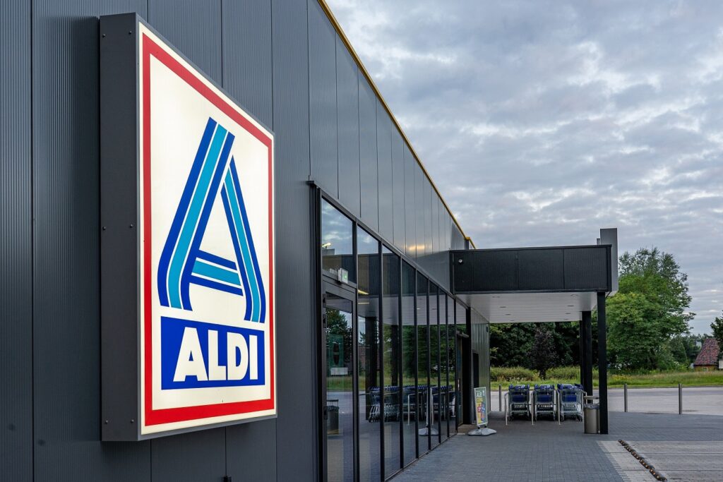 Sklep ALDI widok z zewnątrz