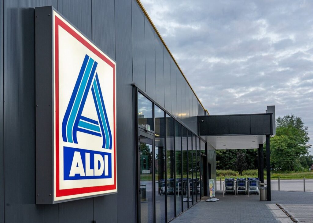 wejście do sklepu marki Aldi
