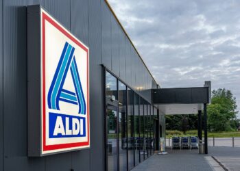 Sklep ALDI widok z zewnątrz