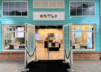 Outly w Designer Outlet Gdańsk, visual merchandising salonu optycznego