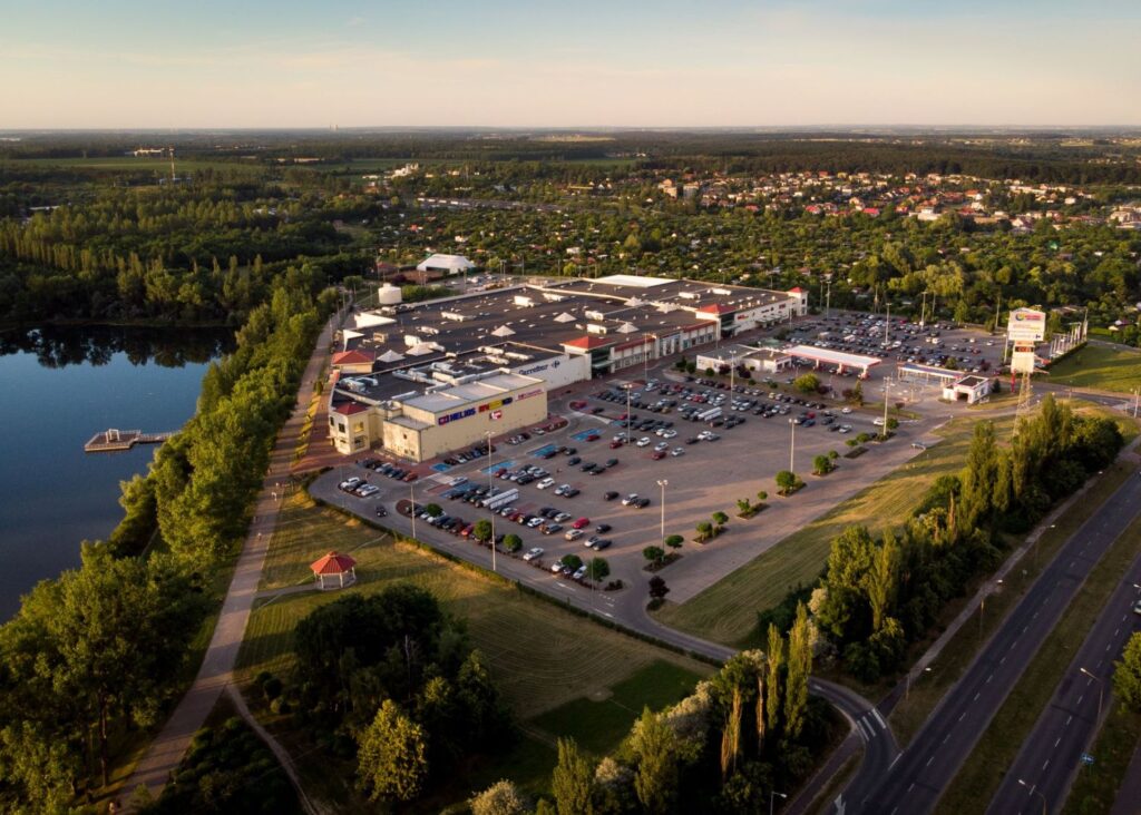 Sierra Balmain zarządcą trzech centrów handlowych, centrum handlowe nad jeziorem