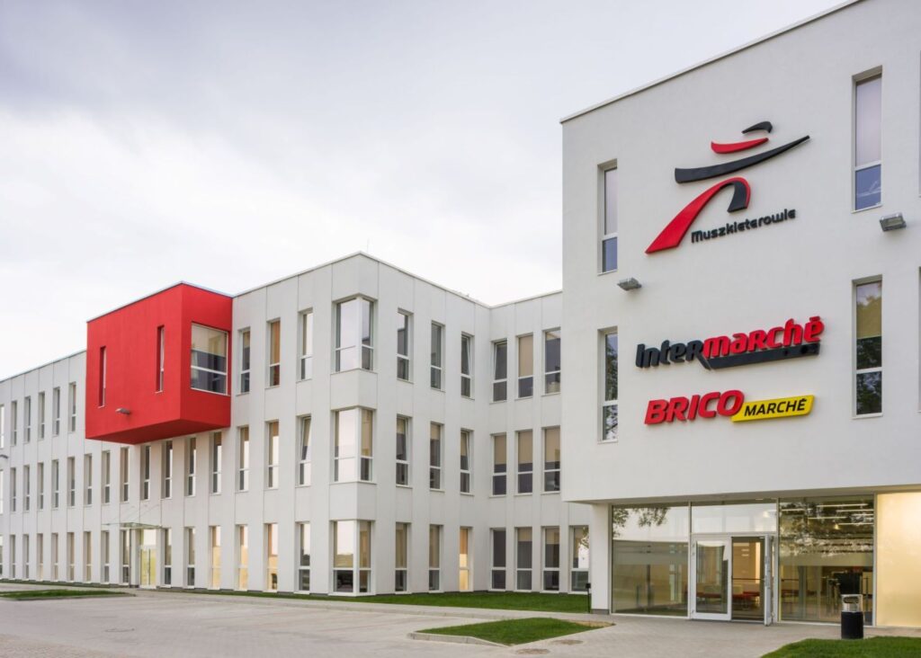 Grupa Muszkieterów podsumowuje wyniki w I kwartale 2022 r., siedziba Intermarche