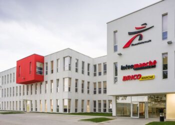 Grupa Muszkieterów podsumowuje wyniki w I kwartale 2022 r., siedziba Intermarche