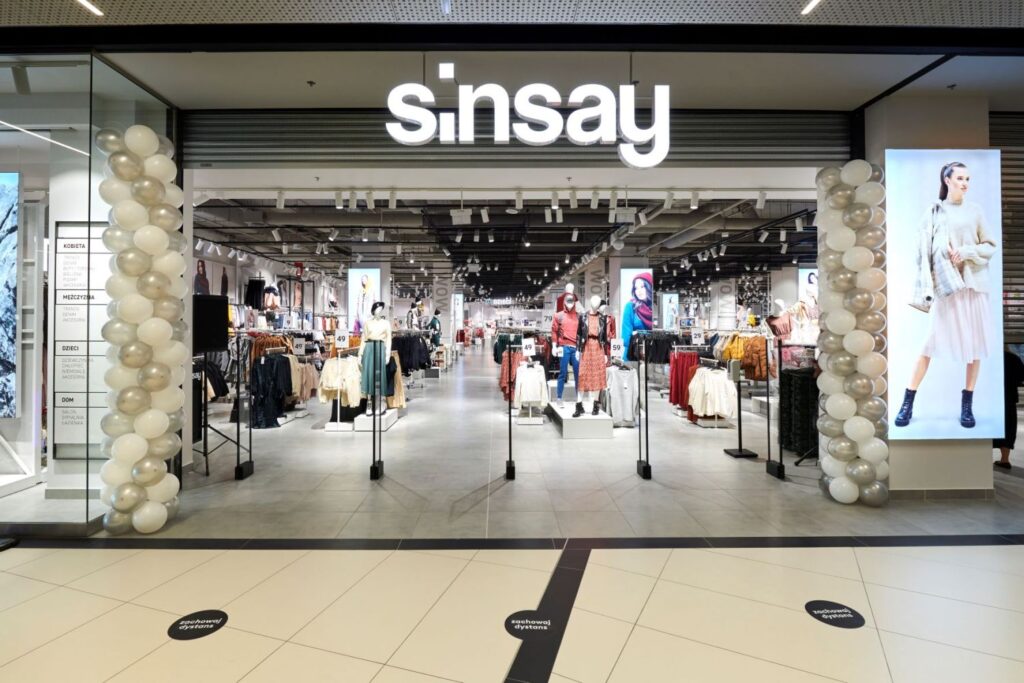 LPP sklep Sinsay, LPP nowe kierunki strategii biznesowej, sklep Sinsay z zewnątrz
