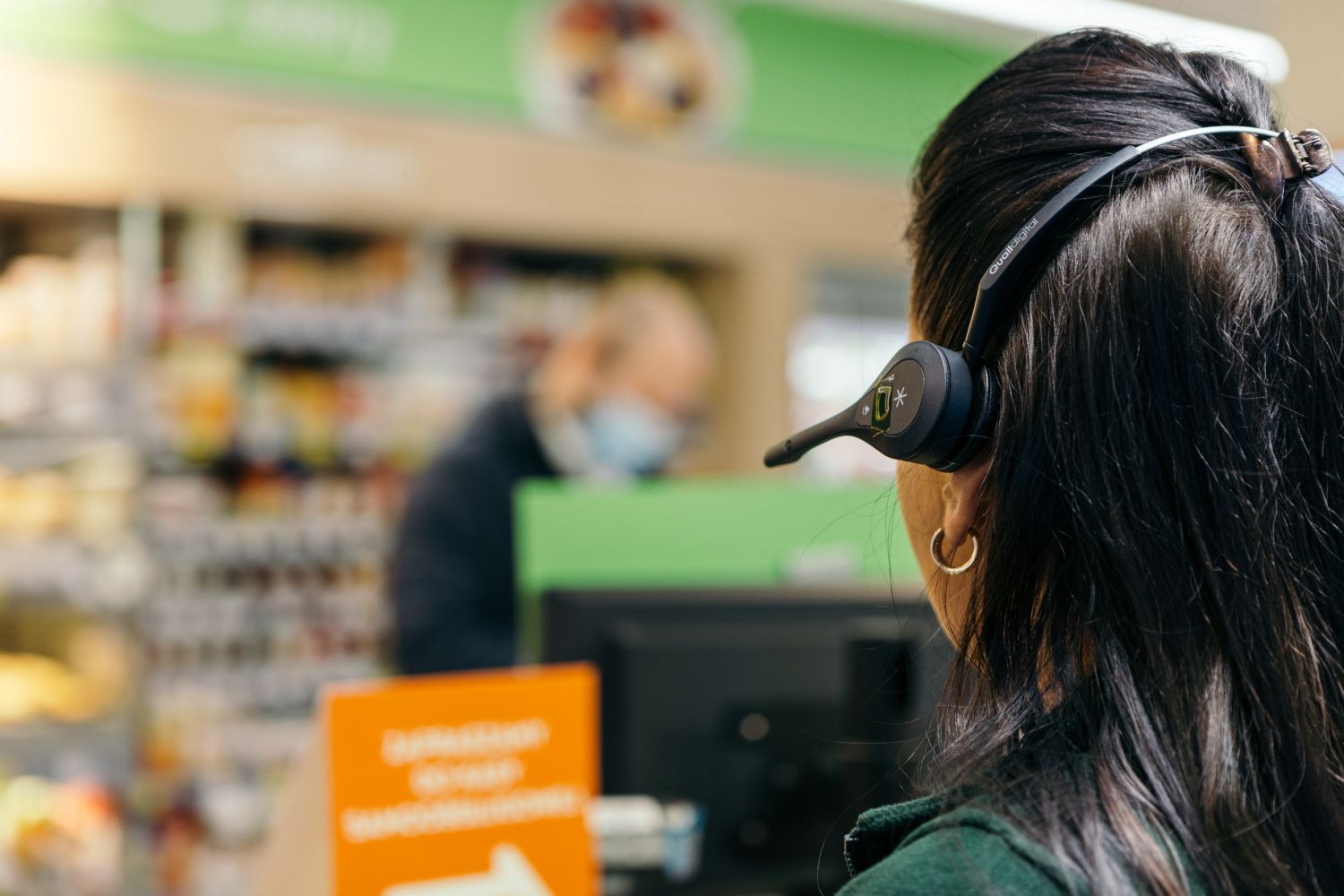 Smart Żabka słuchawki dla obsługi sklepu