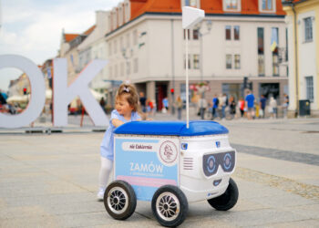 Robociki w roli kuriera. Fit Cake inwestuje w innowacje